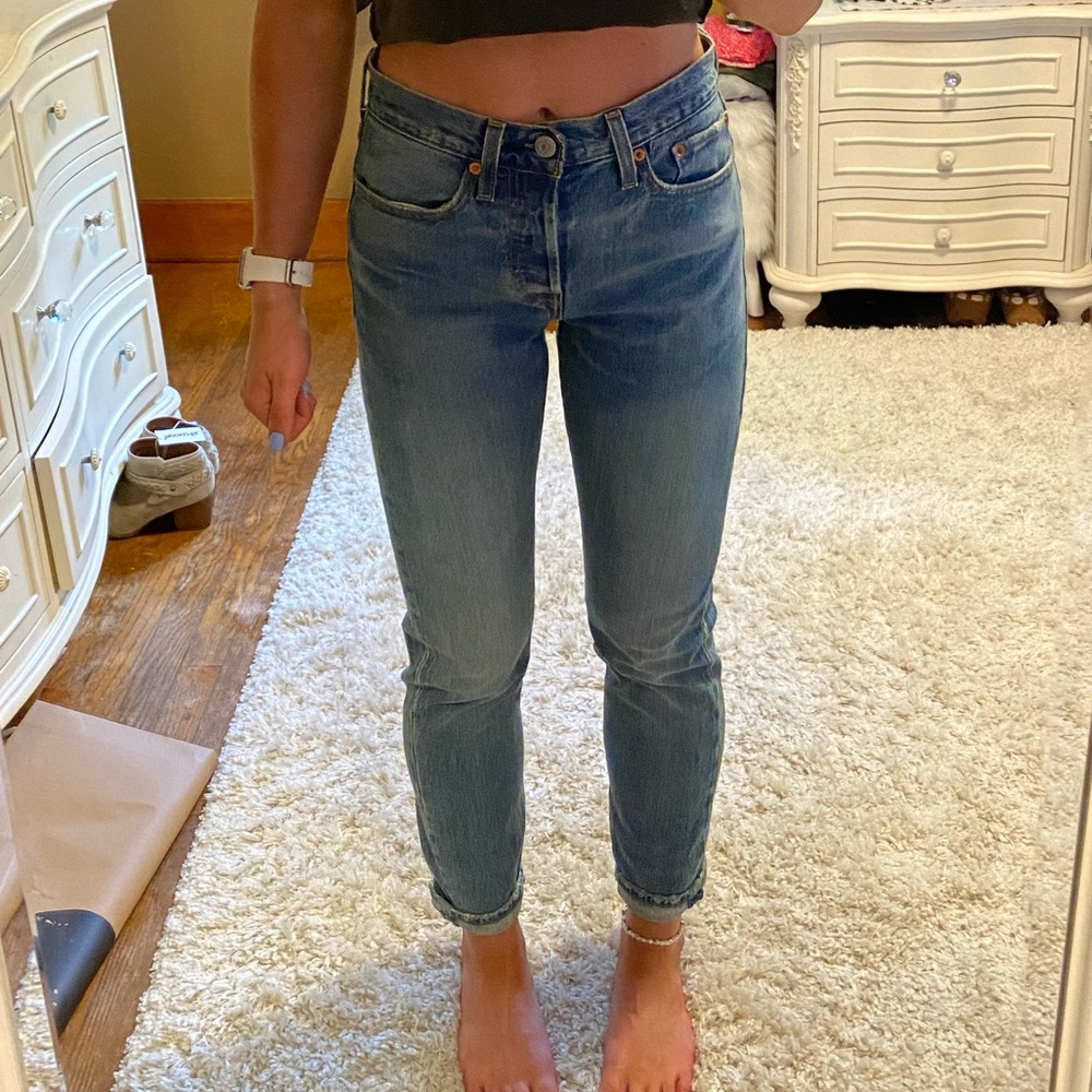 Women’s 24 Levi wedgie jeans